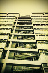 Niederlande, Den Haag, Fassade eines Bürogebäudes - HOHF000494