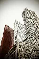 Niederlande, Den Haag, Fassaden von Bürohochhäusern im Finanzviertel - HOHF000487
