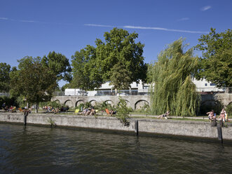 Germany, Berlin, People relaxing at riverside - LAF000565