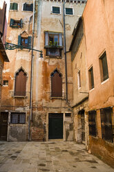 Italien, Venedig, Hausfassade - EJWF000252