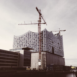 Elbe Philharmonic Hall with construction cranes. Hamburg, Germany - ZMF000232