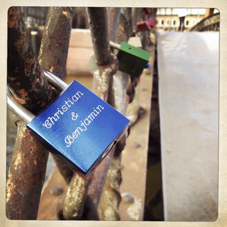 Love lock with two men's names on the Jungfernbruecke, homosexuality. Speicherstadt, Hamburg, Germany. - ZMF000226