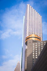 USA, Texas, Houston, Blick auf Hochhäuser in der Smith Street - ABAF001254