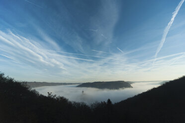 Deutschland, Rheinland-Pfalz, Cochem, Cochemer Reichsburg im Nebel - PA000411