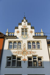 Österreich, Vorarlberg, Feldkirch, Stadthaus, Fassade mit Sonnenuhr - SIEF005058