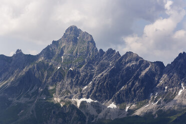 Österreich, Vorarlberg, Montafon, Rätikon, Blick vom Golm auf den Berg Zimba mit Vandanser Steinmauer - SIEF005052