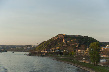 Deutschland, Koblenz, Rhein bei der Festung Ehrenbreitstein - PA000414