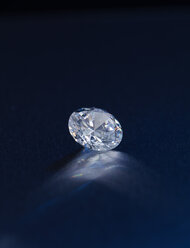 Shiny diamond in front of black background - AKF000281