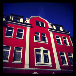 Germany, Hattingen, Old red building - HOHF000499