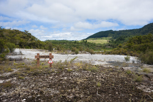 Neuseeland, Nordinsel, Bay of Plenty, Orakei Korako, Warnschild - JB000040