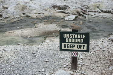 Neuseeland, Nordinsel, Bay of Plenty, Rotorua, Wai-O-Tapu, Hinweisschild - JB000066