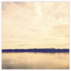 Blick auf die Alpen, Starnberger See Tutzing, Bayern, Deutschland - GSF000755