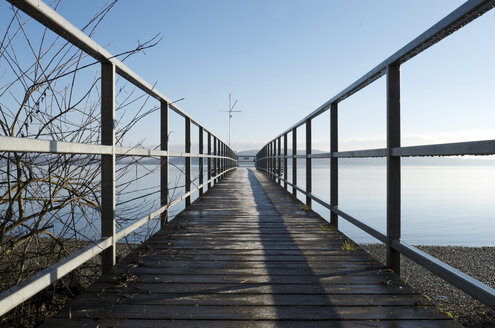 Deutschland, Baden-Württemberg, Landkreis Konstanz, Bodensee, Holzpromenade - JEDF000164