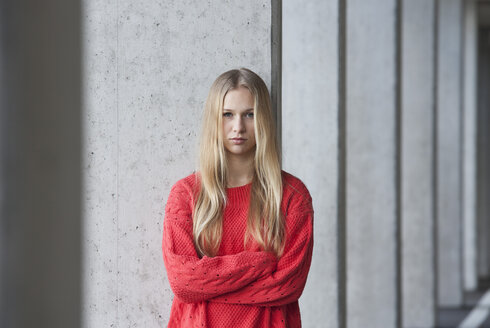 Portrait of unhappy teenage girl - WWF003213