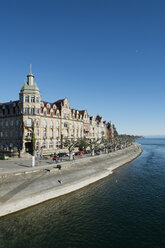 Deutschland, Baden-Württemberg, Landkreis Konstanz, Konstanz, Häuser und Promenade am Seerhein, Rheinufer - ELF000861