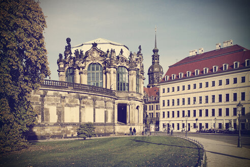 Deutschland, Dresden, Schloss Zwinger und Taschenbergpalais - HOHF000515