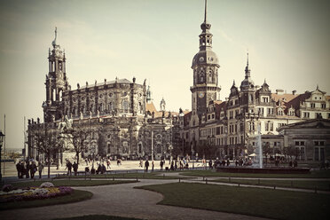 Deutschland, Dresden, Blick auf das Dresdner Schloss - HOHF000516