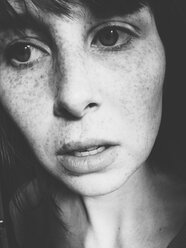 Close-up of woman with freckles looking away, monochromatic - MEAF000211