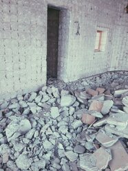 Trümmer in einem abgerissenen Gebäude in Bonn, Nordrhein-Westfalen, Deutschland - MEAF000216
