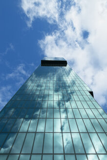 Schweiz, Kanton Zürich, Zürich, Fassade des Prime Tower, Blick von unten - EL000888