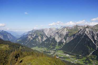 Germany, Vorarlberg, Klostertal valley, Lechquellengebirge with Gamsbodenspitze, forest at Arlberg mountain - SIEF005081