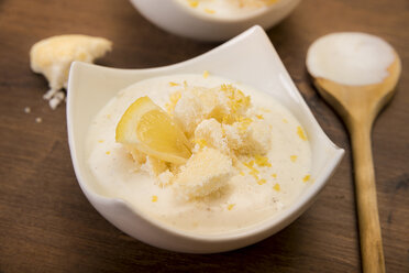 Bowl of lemon curd creme with crumbled meringues - CSTF000033