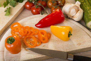 Chopped paprika on chopping board - CSTF000039