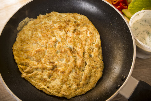 Gebratenes Omelett in der Pfanne, Zutaten für Kebab Omelett, Low Carb - CSTF000054