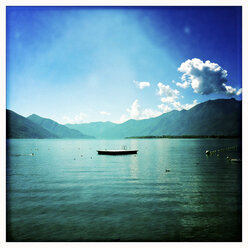 Schweiz, Lago Maggiore, Locano, Der See mit den Alpen im Hintergrund - IPF000035