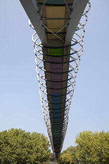 Deutschland, Nordrhein-Westfalen, Oberhausen, Fußgängerbrücke - WI000408