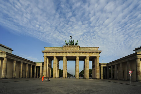 Deutschland, Berlin, Blick auf das Brandenburger Tor - PAF000441