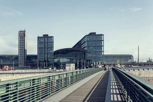 Deutschland, Berlin, Blick auf den Hauptbahnhof - PAF000434