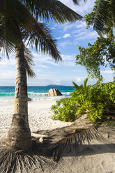 Seychellen, Praslin, Blick von Anse Lazio zur Insel Aride - WEF000019