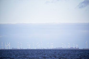 Deutschland, Windpark an der Nordsee - FOF006349