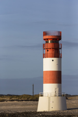 Deutschland, Helgoland, Leuchtturm auf der Inseldüne, lizenzfreies Stockfoto