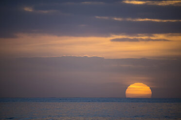 Deutschland, Sonnenuntergang über der Nordsee - FOF006353