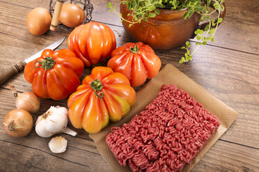 Zutaten für gefüllte Beefsteak-Tomaten, Low Carb - CSTF000081