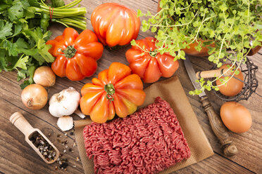 Zutaten für gefüllte Beefsteak-Tomaten, Low Carb - CSTF000082