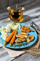 Chicken filets with cauliflower, carrots and bell pepper - MAEF007968