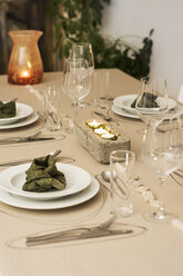 Festlich gedeckter Tisch mit individueller Tischdekoration - ONF000400