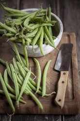 Green beans in white wood bowl - SBDF000620