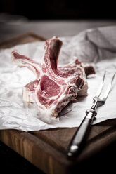 Fresh lamb chops on paper - SBDF000625