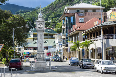 Seychellen, Mahe, Victoria, Uhrenturm Albert Street und Independence Avenue - WEF000030