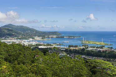 Seychellen, Mahe, Victoria, Hafen und Windkraftanlagen - WEF000027