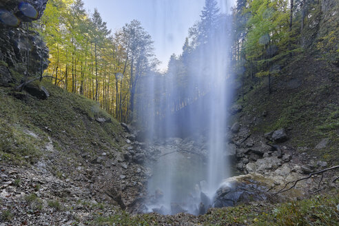 Deutschland, Chiemgau, Schossrinn Wasserfälle - SIEF005113