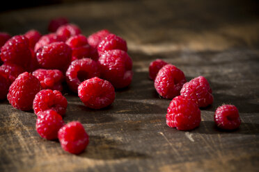 Raspberries on brown wooden table - MAEF008008