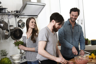 Friends preparing food in kitchen - FMKF001088