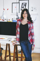 Portrait of female fashion blogger at the office - EBSF000054