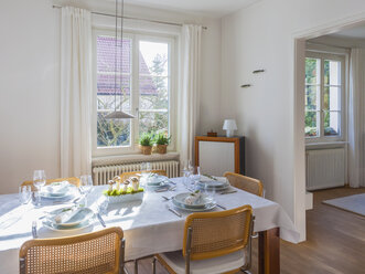 Dining room with festive laid table - WDF002320