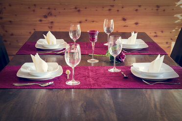 Festive laid table for four persons - SARF000301